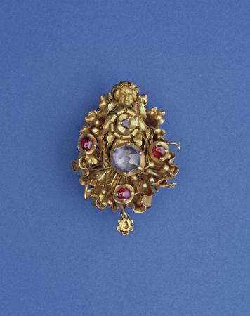 Cluster brooch store