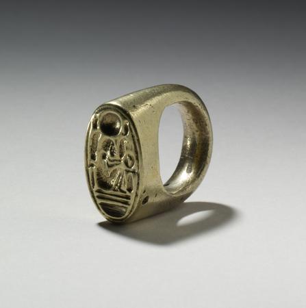 Tutankhamun ring store