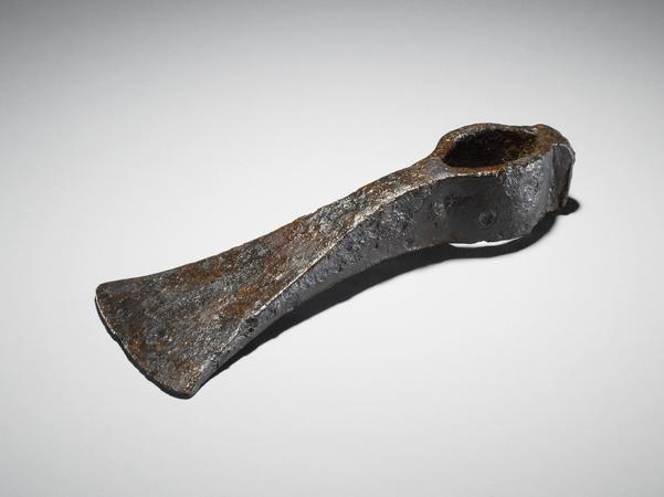 Adze with shell blade – Objects – eMuseum