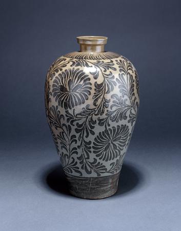 vase (청자철화국화당초문매병 靑磁鐵畵菊花唐草文梅甁