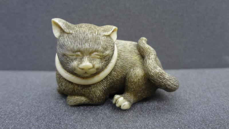 Japanese Carved Scrimshaw Netsuke Bovine Bone CAT KITTEN MOGGY PAIR B 
