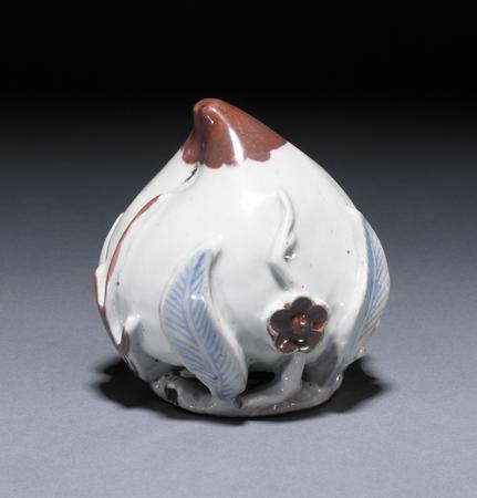 water-dropper (백자청동채복숭아형연적 白磁靑銅彩桃形硯滴